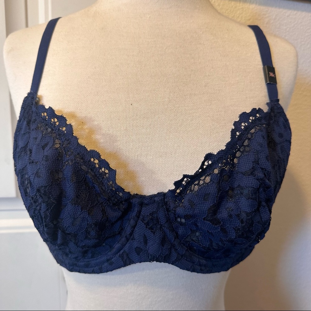 Victoria’s Secret NWT bra. Navy 38C